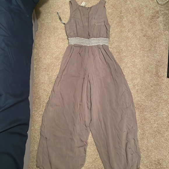 Sage green pant jumpsuit with built in midsection - Picture 3 of 3
